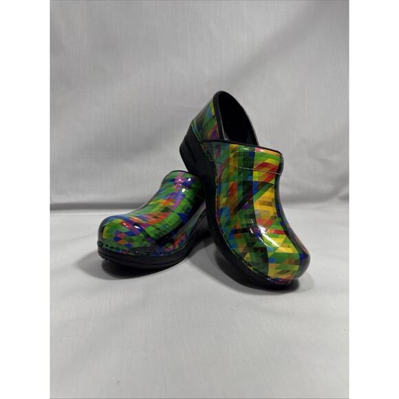 Sanita Women’s Professional Clogs Sz 37 EU 6.5-7 US Multicolor Geometric EUC - Picture 1 of 9